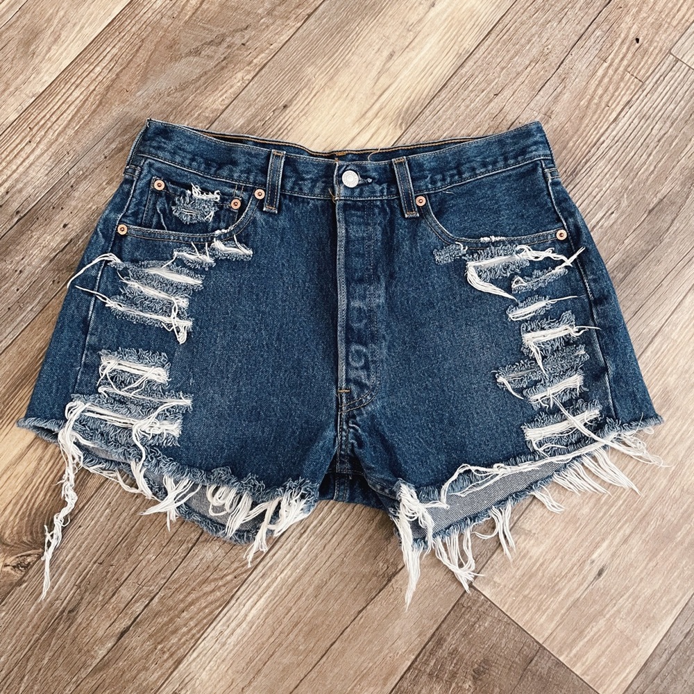 ❤️‍🔥SOLD❤️‍🔥 LEVI’S Vintage Denim Shorts